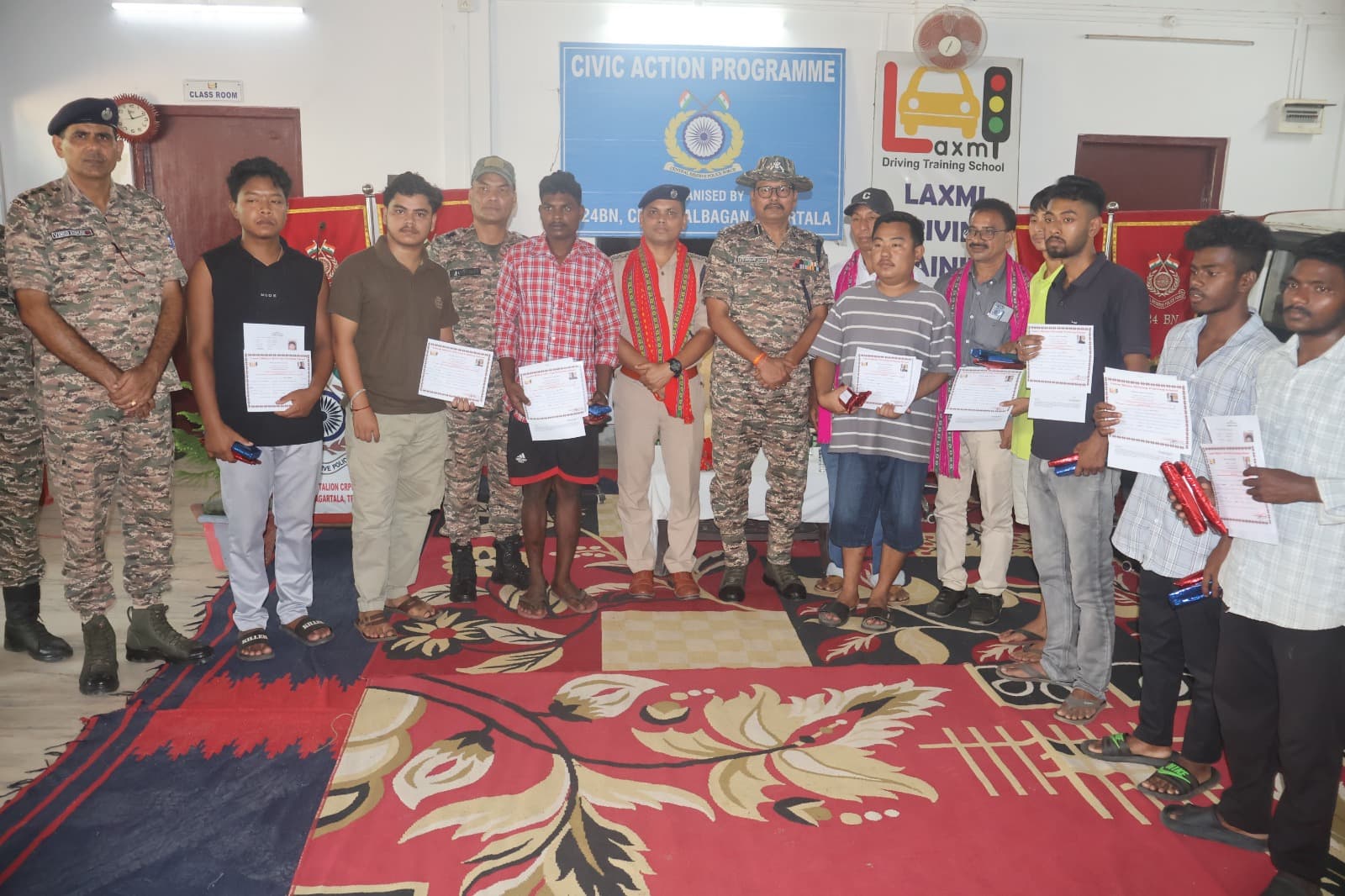 ৯ যুবককে বিনামূল্যে ড্রাইভিং প্রশিক্ষণ দিল সিআরপিএফ